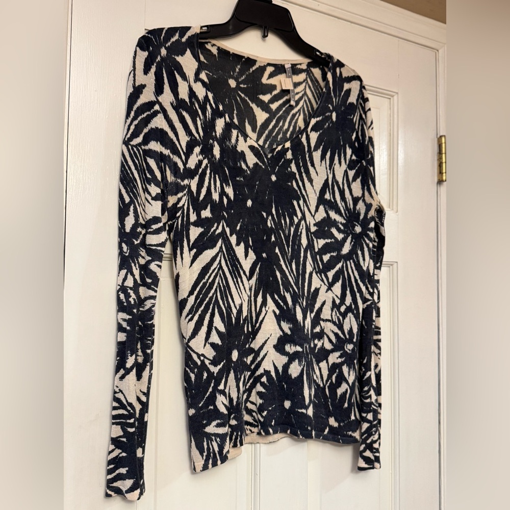 Belford 100%‎ Silk Black and Cream Floral Scoop Neck Sweater